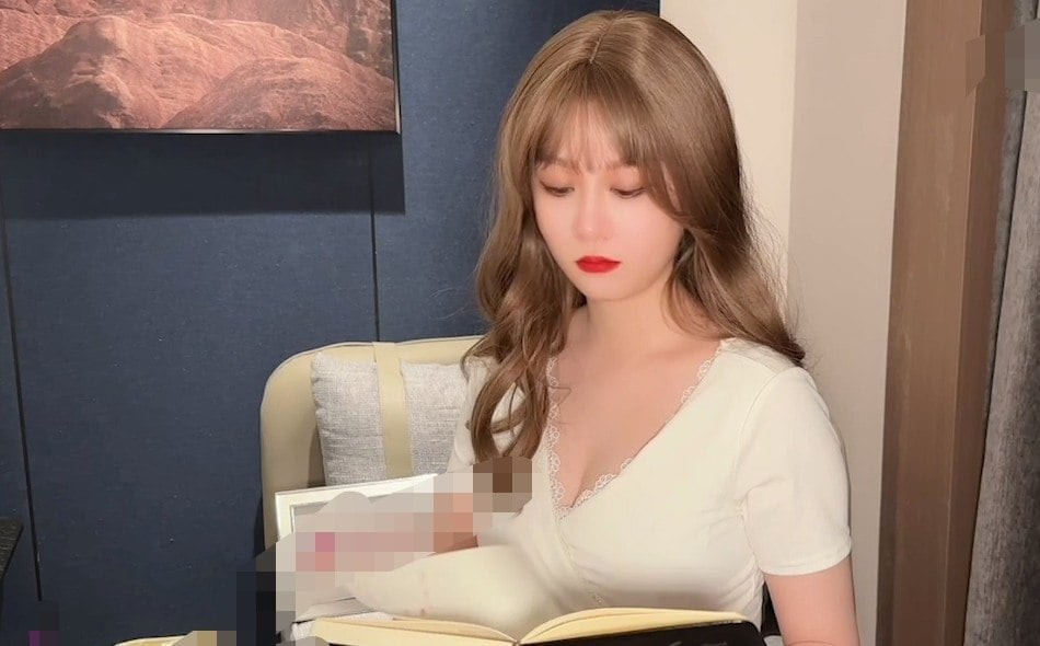 Poster of Cháu trai Chịch luôn Dì đang thủ dâm khi lên ở nhờ nhà để thi đại học