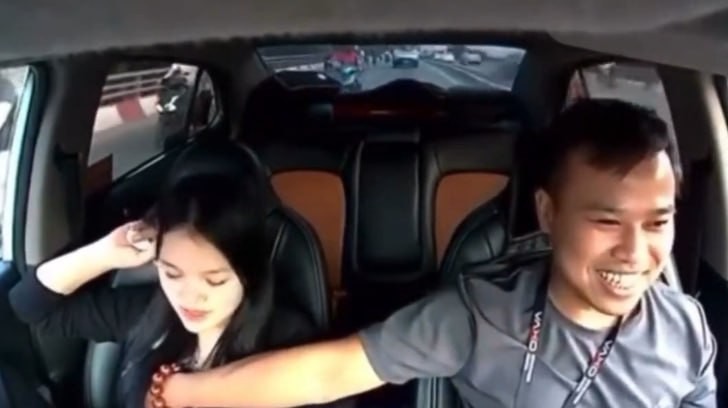 Poster of Cô gái xinh đẹp được anh tài xế bóp vú