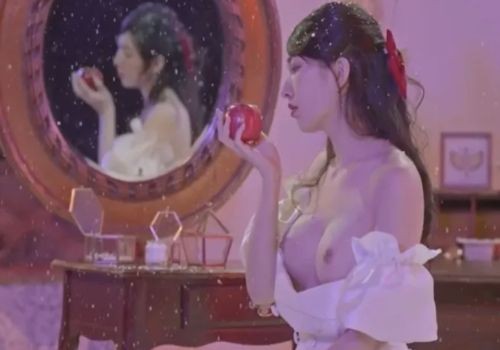 Poster of Cô nàng Bạch Tuyết vú bự Địt nhau với anh zai siêu hấp dẫn