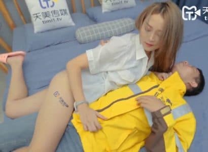 Poster of Em chủ nhà nứng lồn Chịch anh shipper giao hàng tại nhà riêng