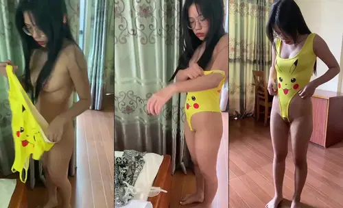 Poster of Em nữ sinh kính cận cực ngon cởi đồ thay bodysuit pikachu