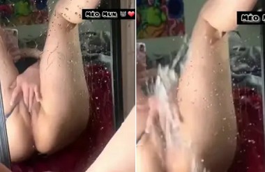 Poster of Nước bắn khi em móc bướm